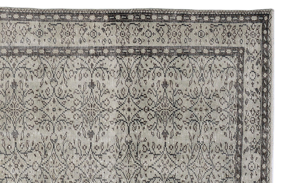 Grey Floral Hand-Knotted Wool Rug with Non-Slip Back 164x274 cm (5'5" x 9') – in the living room