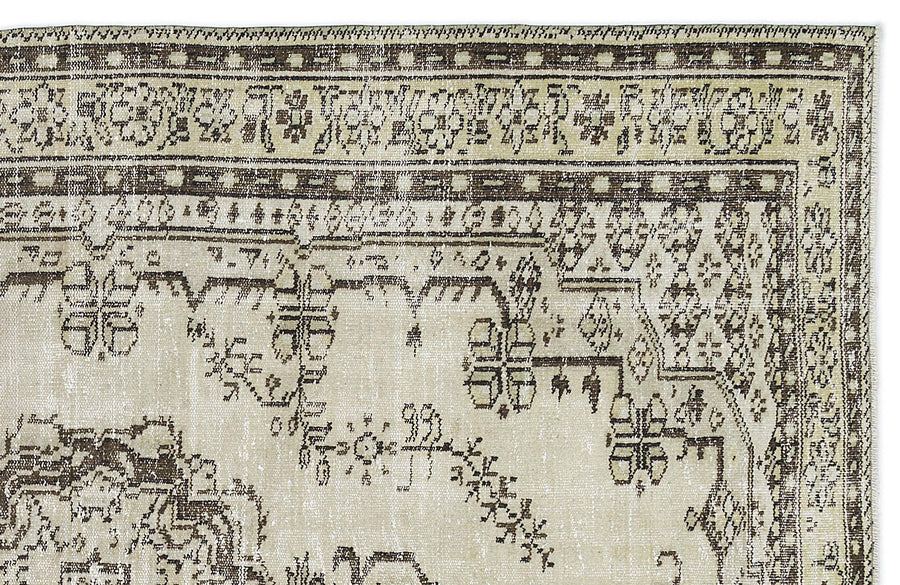 Cream and Grey Medallion Vintage Turkish Rug 185x263 cm (6'1" x 8'8") – in the living room