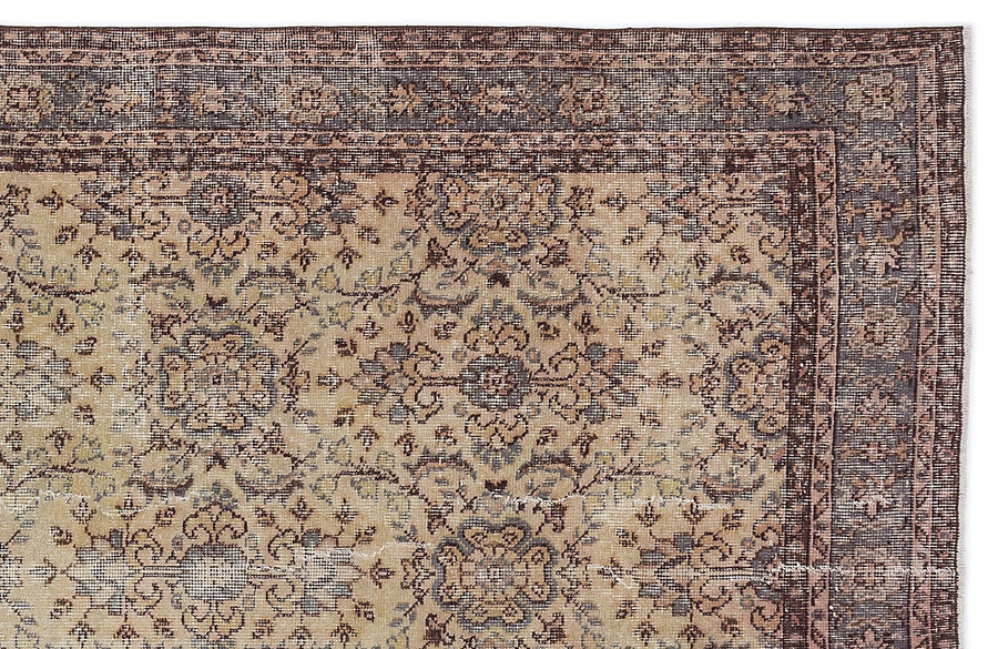 Beige & Grey Floral Hand-Knotted Wool Rug 155x273 cm (5'1" x 8'11") – in the living room