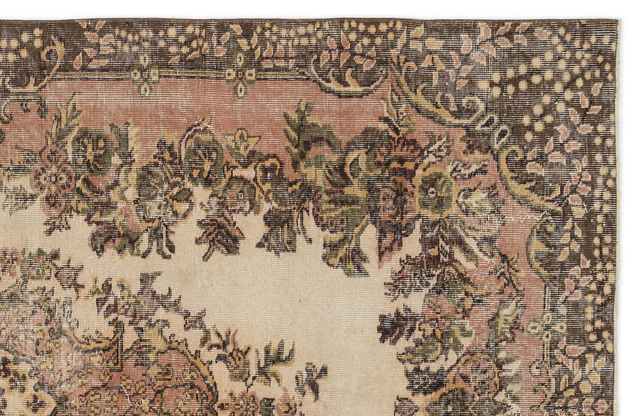 Cream & Red Medallion Hand-Knotted Wool Rug 163x288 cm (5'4" x 9'5") – in the living room