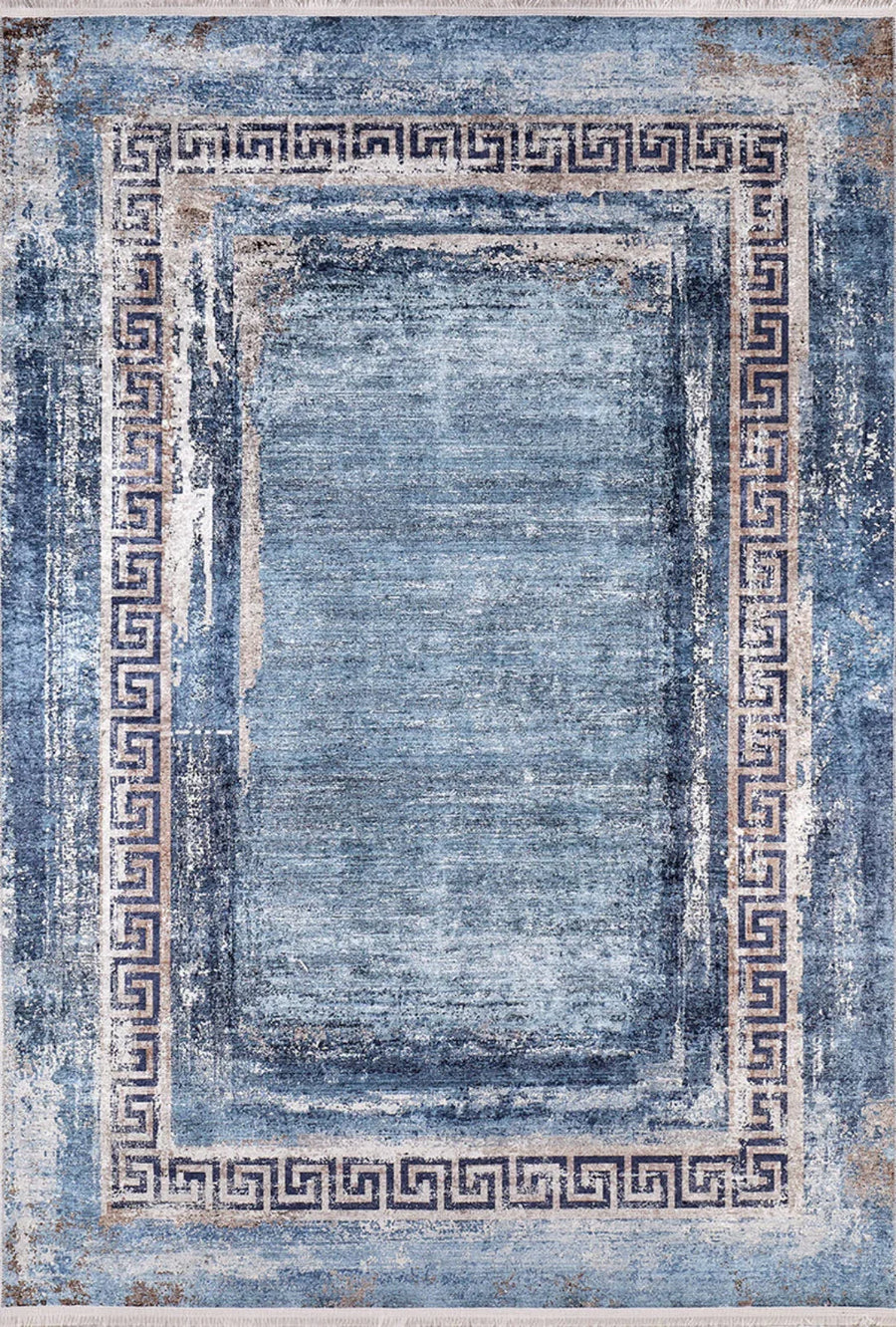 Blauer Teppich mit geometrischem Muster in Grau – im Wohnzimmer