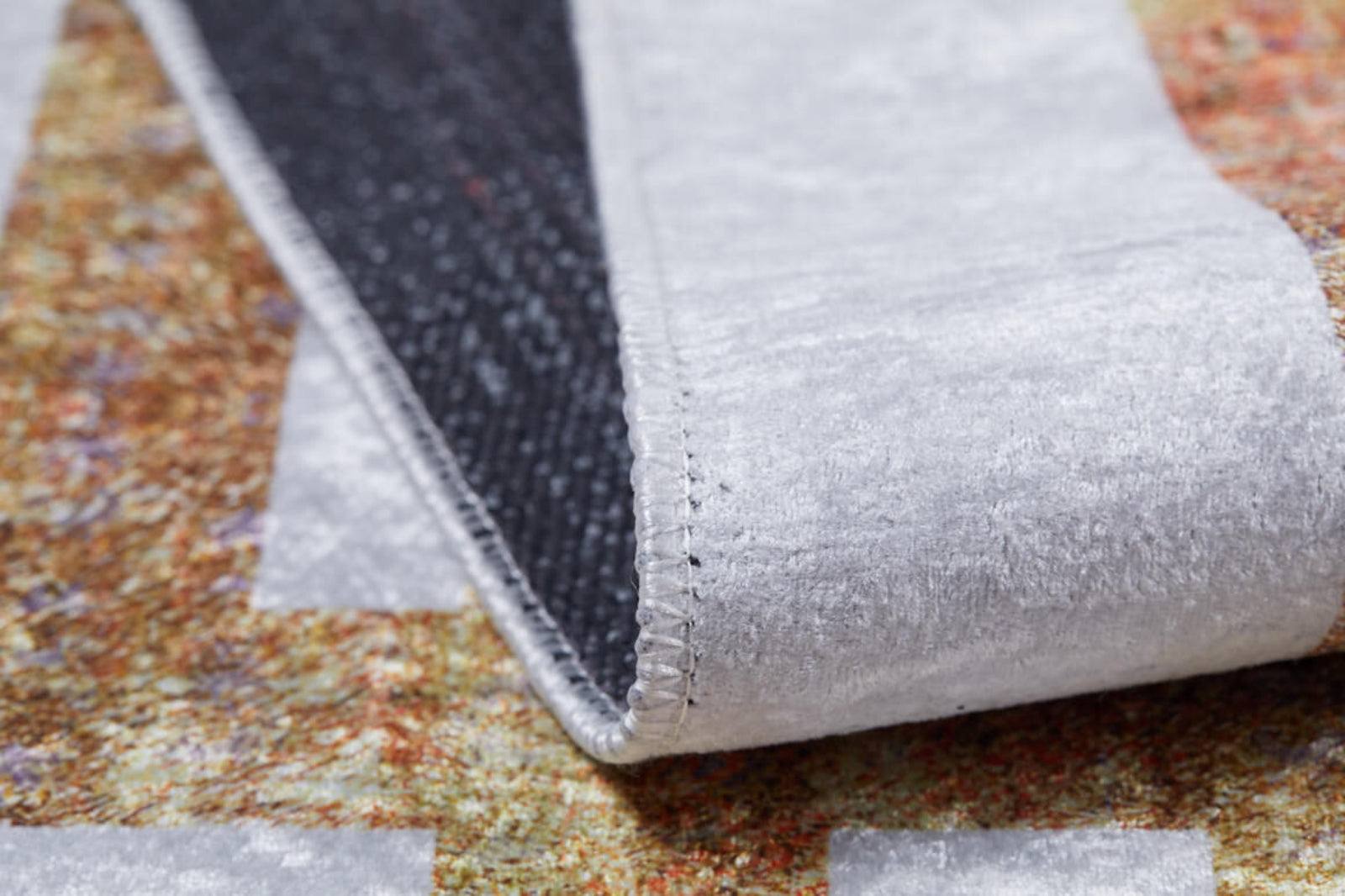 Miass Gold Çerçeveli Siyah Dijital Baskı Halı Halınet