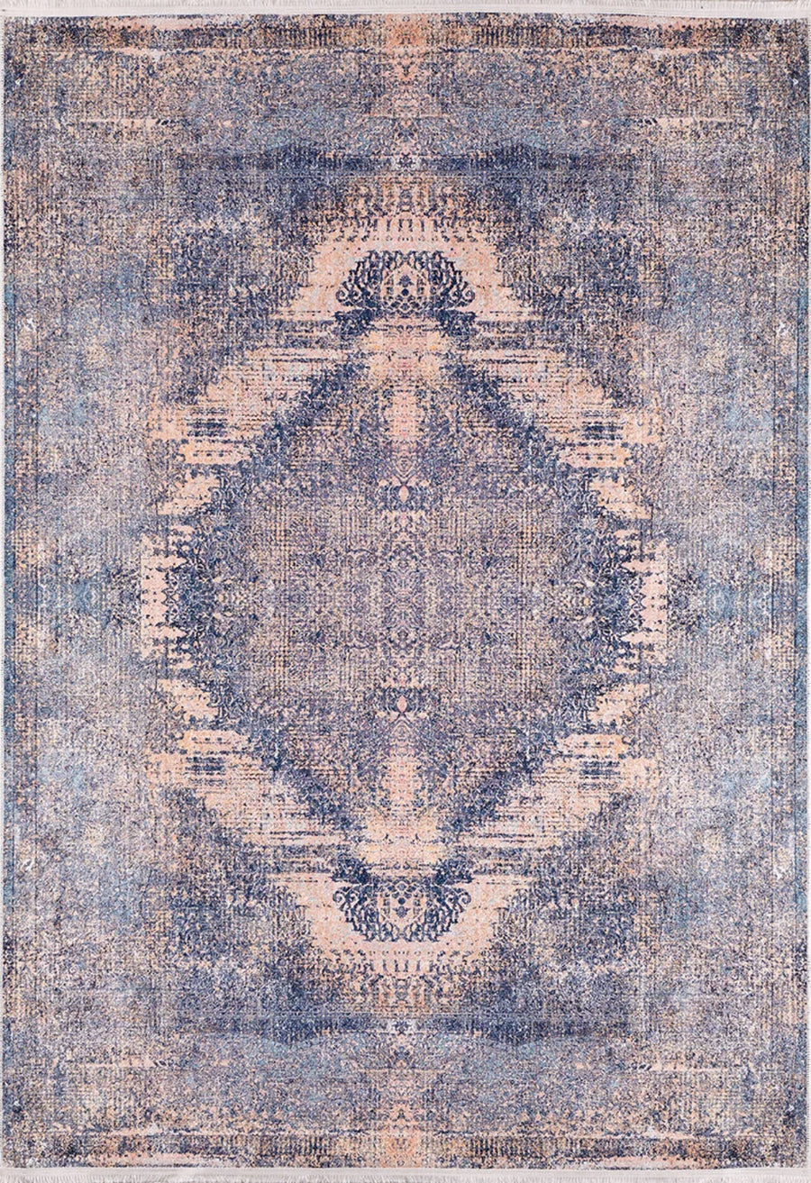 Moderner Teppich mit abstraktem Muster in Blau und Rosa – im Wohnzimmer