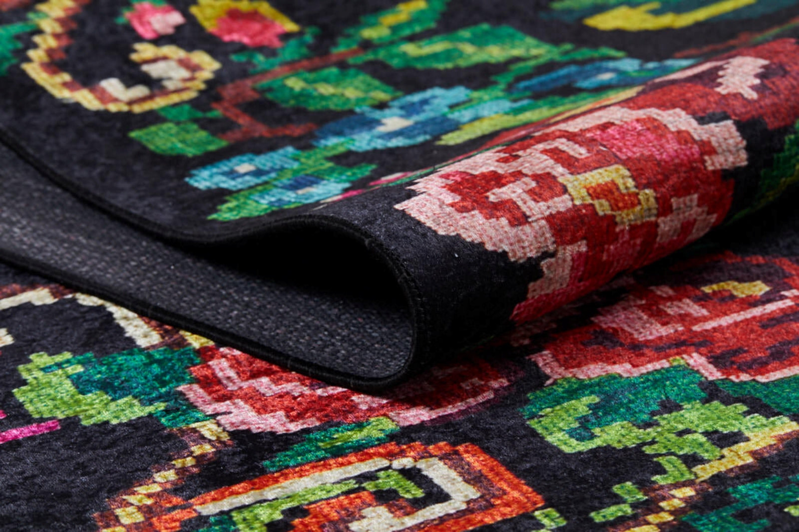 Votkinsk Siyah Çiçekli Dijital Baskı Halı Halınet