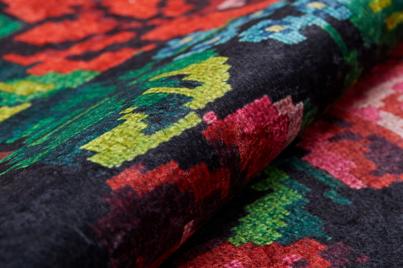 Votkinsk Siyah Çiçekli Dijital Baskı Halı Halınet