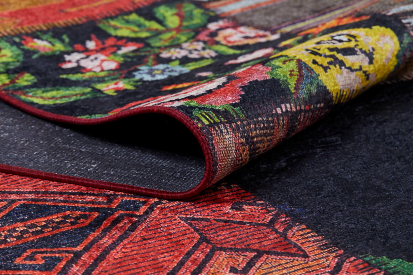 Coopersville Kırmızı Patchwork Dijital Baskı Halı Halınet