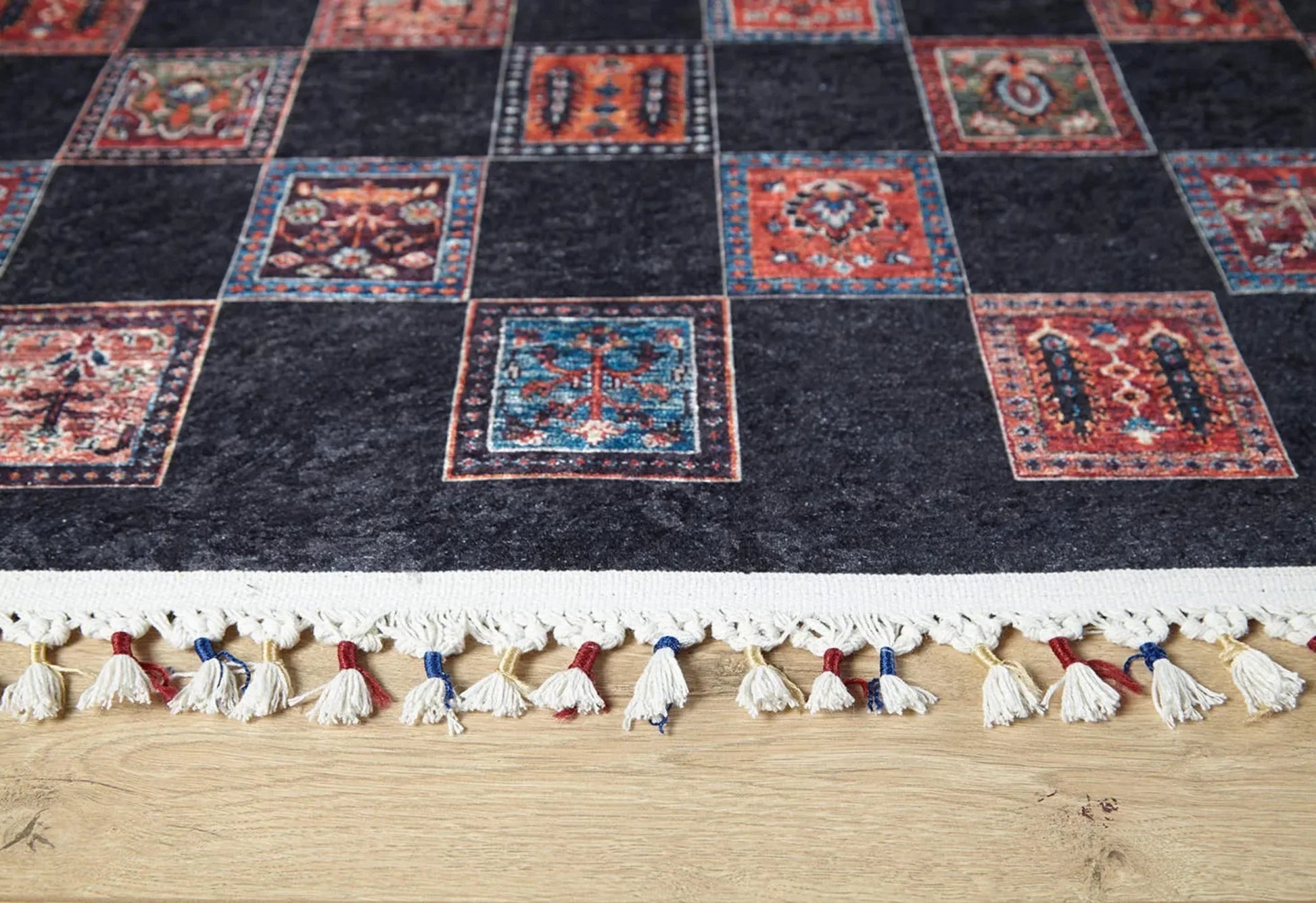Kırmızı Siyah Damalı Geometrik Halı - Yıkanabilir - Kaymaz Taban - Pati Dostu