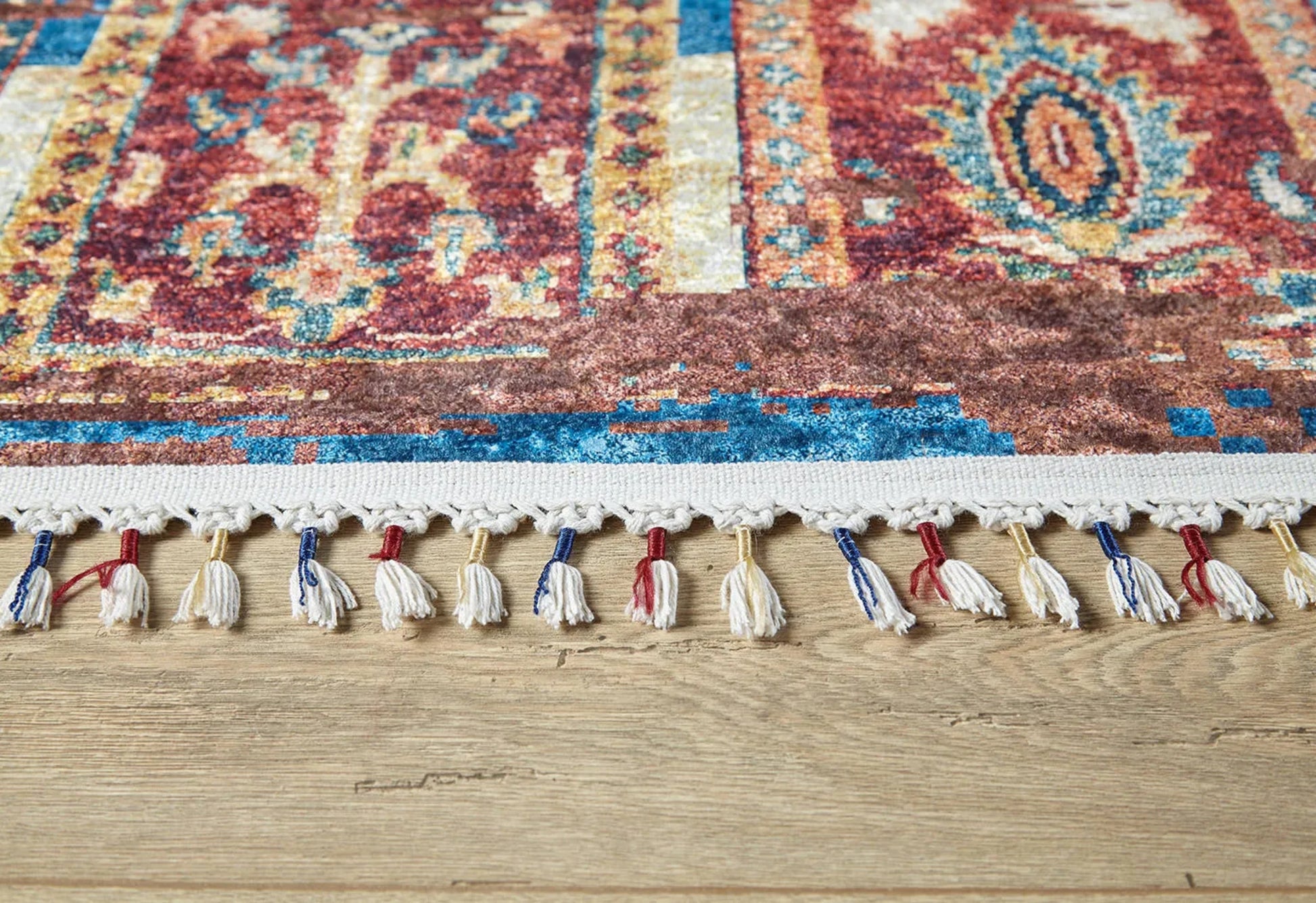 Konstancin Kırmızı Patchwork Dijital Baskı Halı Halınet