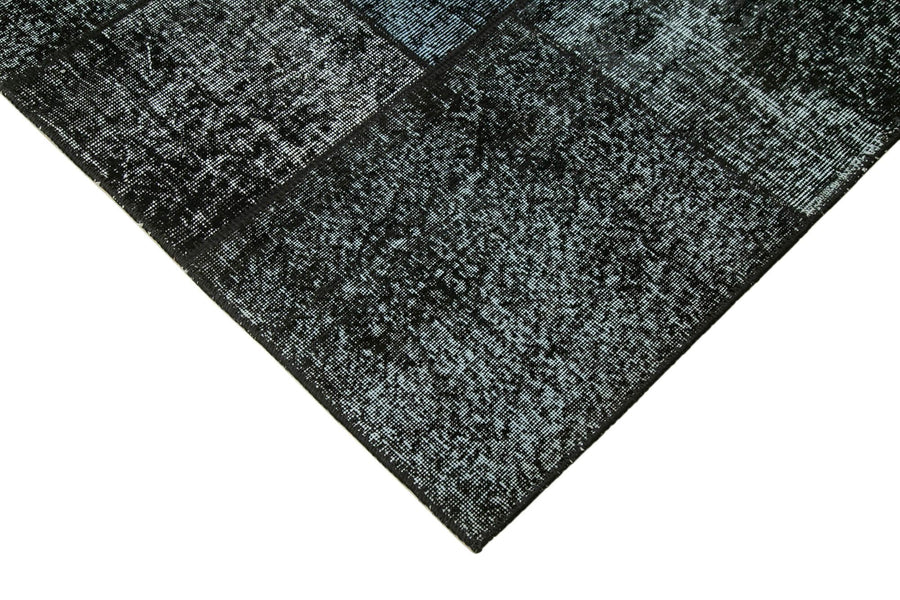 Anthracite Grey Geometric Wool Patchwork Rug 171x240 cm (5'7" x 7'10") – in the living room