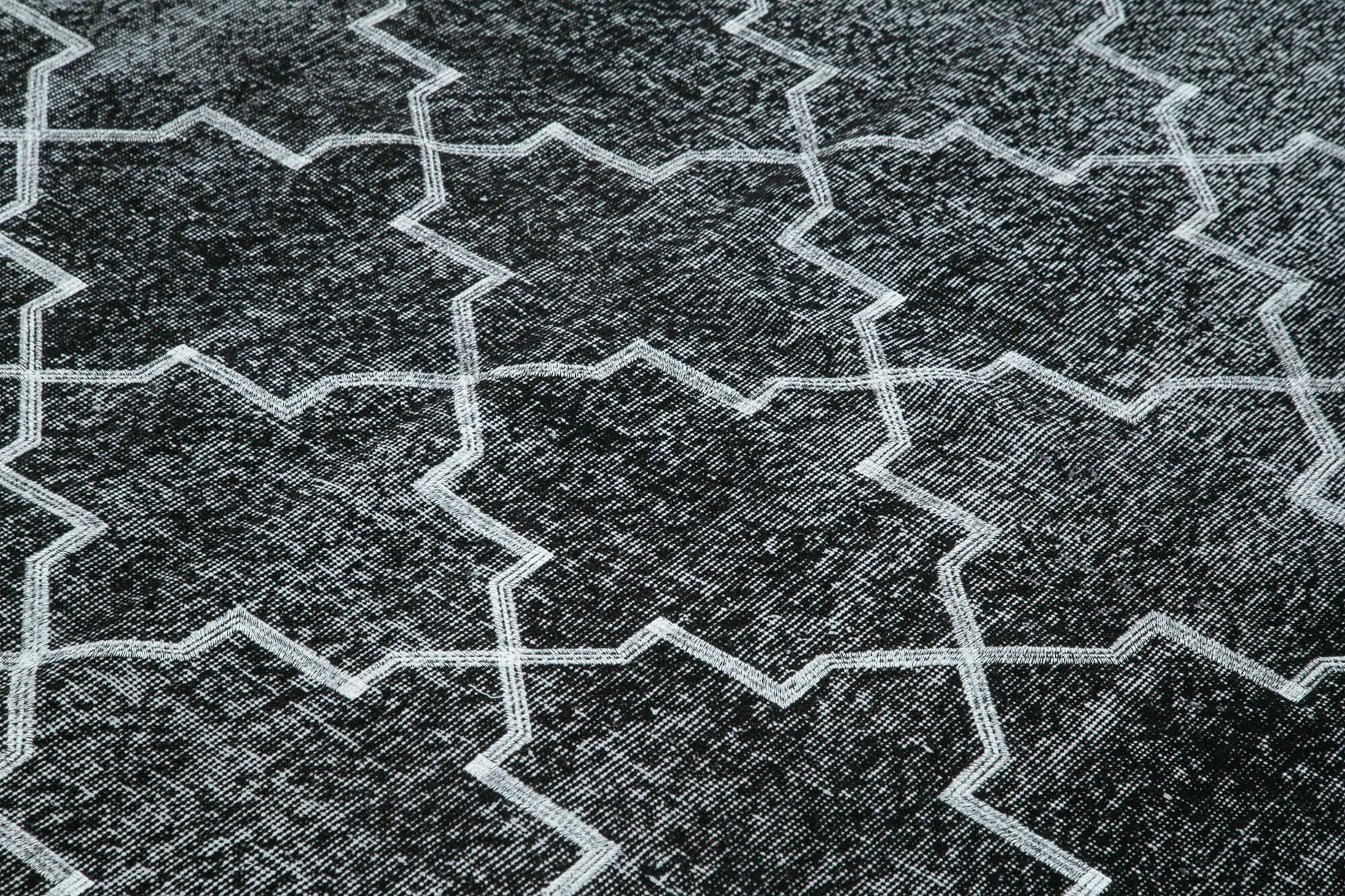 Geometric Carpet Siyah Geometrik Pamuk Yün El Dokuma Halısı 231x300 Agacan