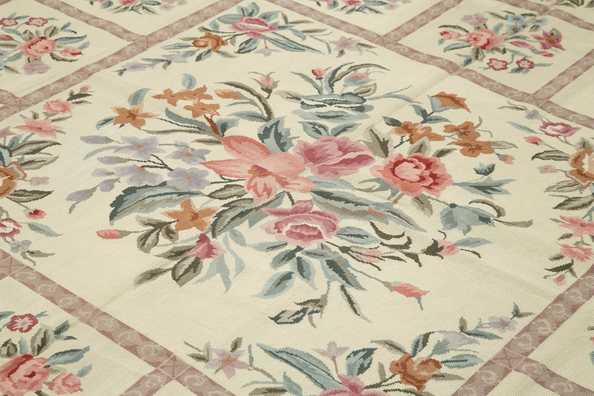 Needlepoint Floral Bej Çiçekli Pamuk Yün El Dokuma Halısı 241x300 Agacan