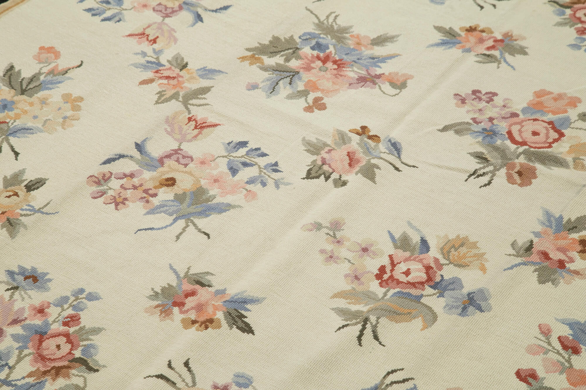 Needlepoint Floral Bej Çiçekli Pamuk Yün El Dokuma Halısı 182x273 Agacan