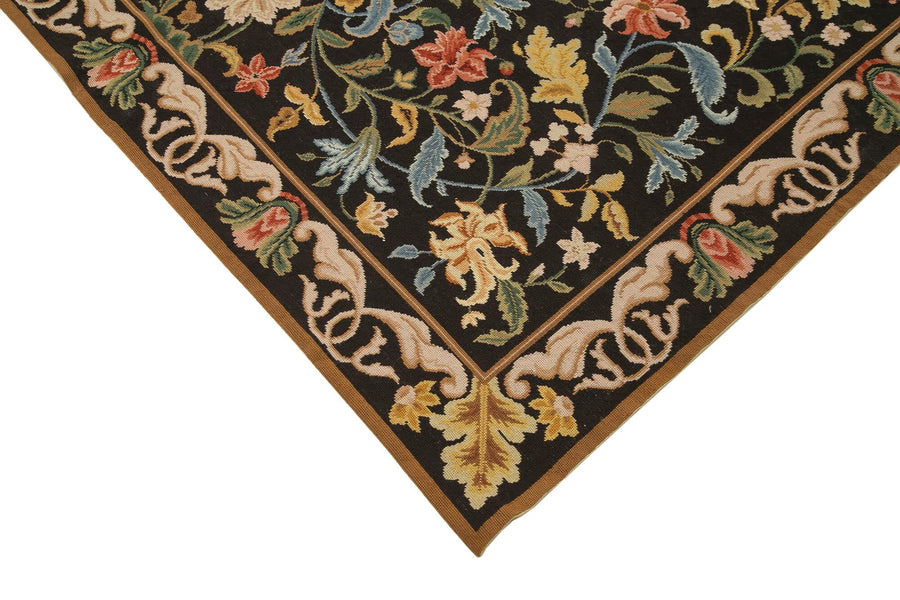 Vintage Black Floral Hand-Knotted Wool Rug 182x270 cm (6' x 8'10") – in the living room
