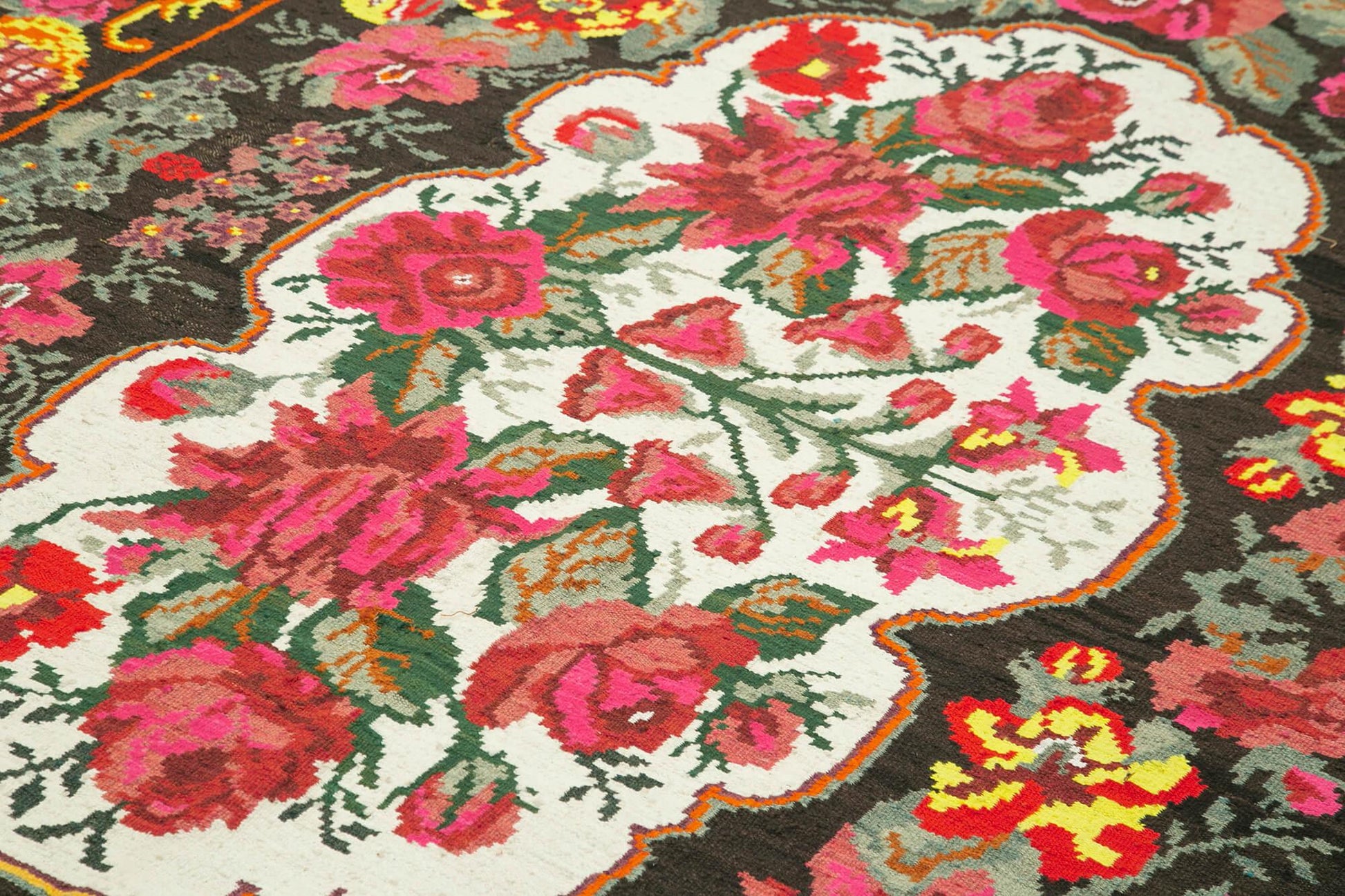 Moldovian Floral Siyah Çiçekli Pamuk Yün Keçi Tüyü El Dokuma Halısı 219x326 Agacan