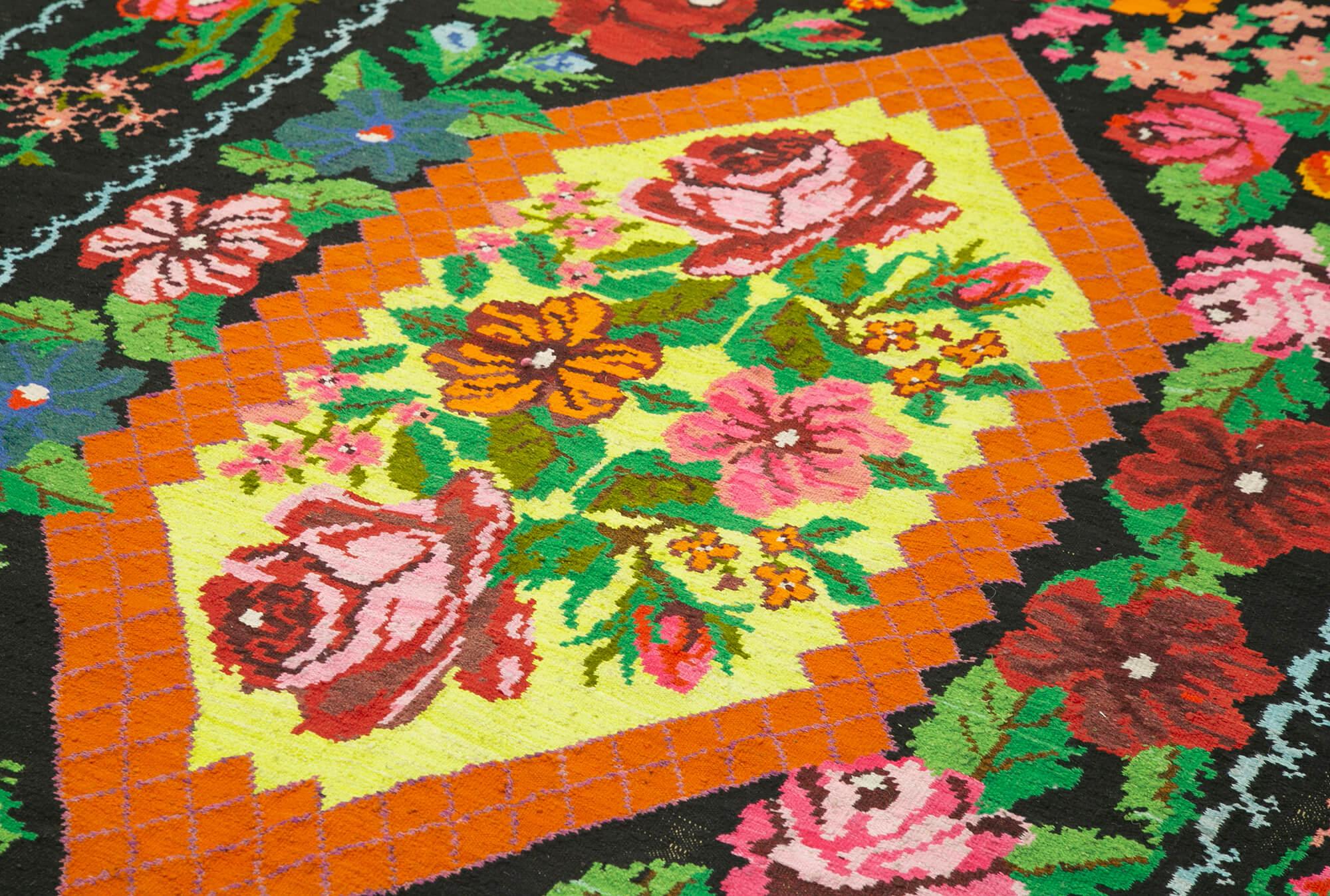 Moldovian Floral Siyah Çiçekli Pamuk Yün Keçi Tüyü El Dokuma Halısı 192x310 Agacan