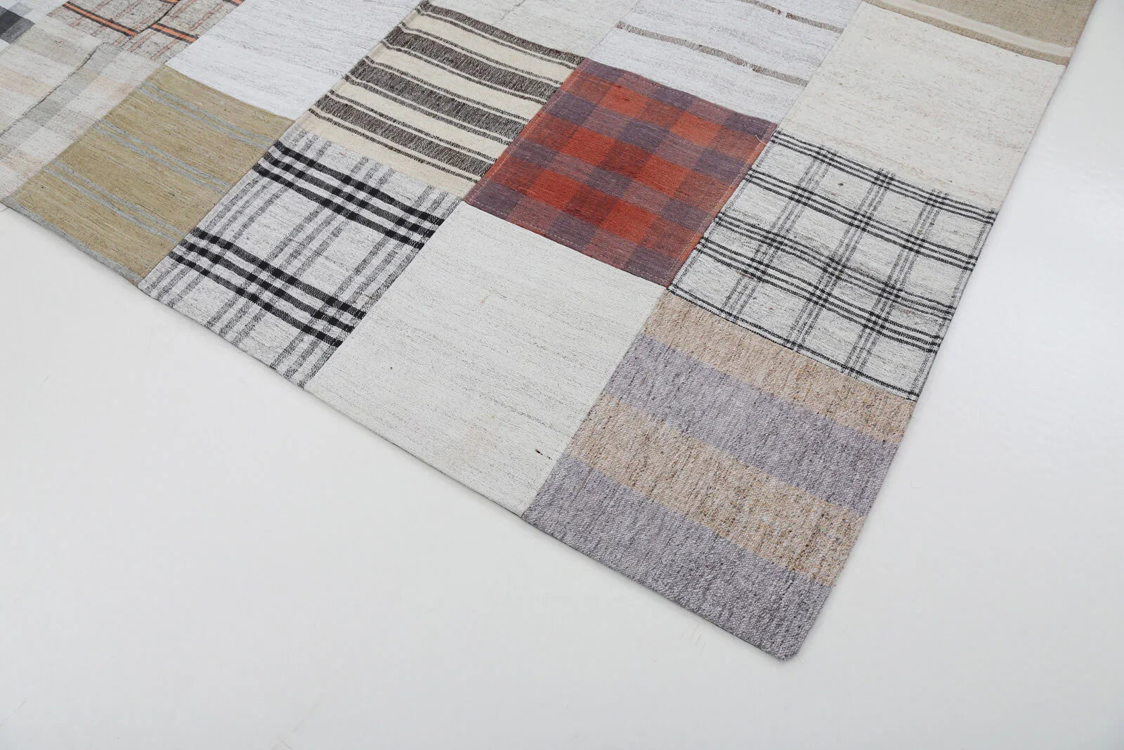 Kırk Yama Bej Patchwork Pamuk Yün El Dokuma Halısı 174x242 Agacan