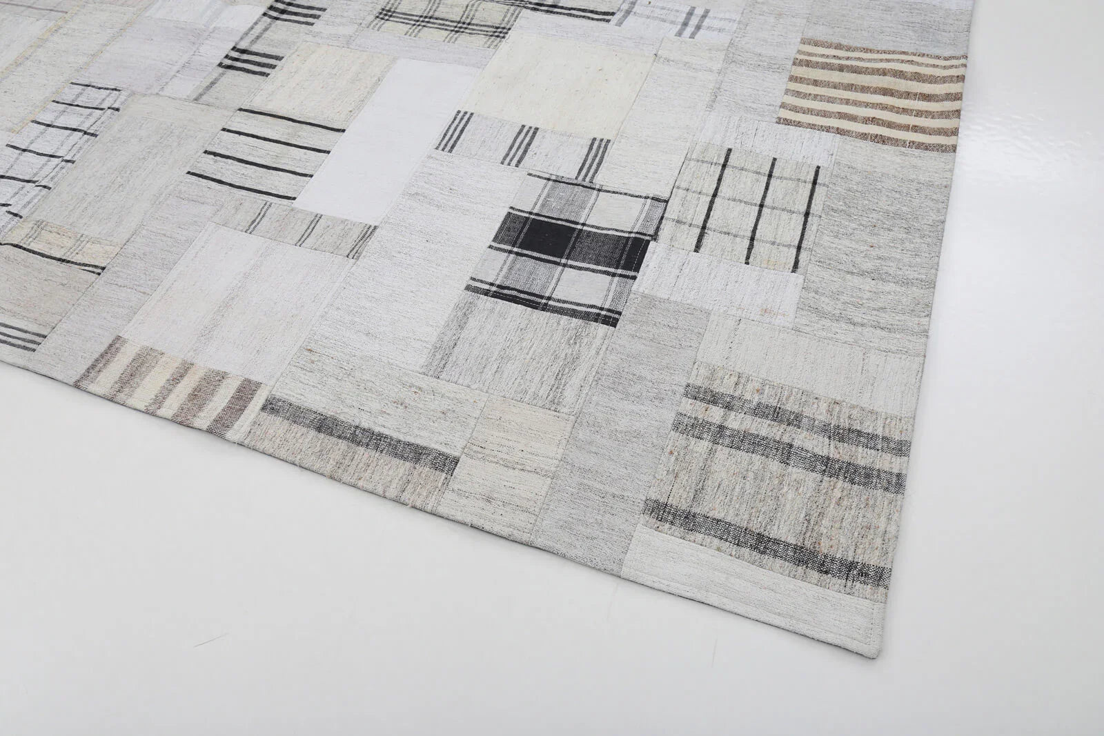 Kırk Yama Bej Patchwork Pamuk Yün El Dokuma Halısı 251x305 Agacan