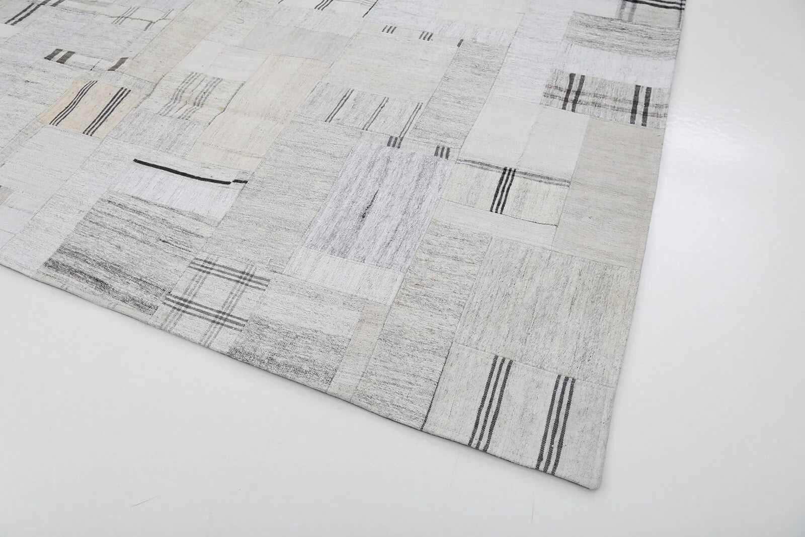Kırk Yama Bej Patchwork Pamuk Yün El Dokuma Halısı 251x305 Agacan