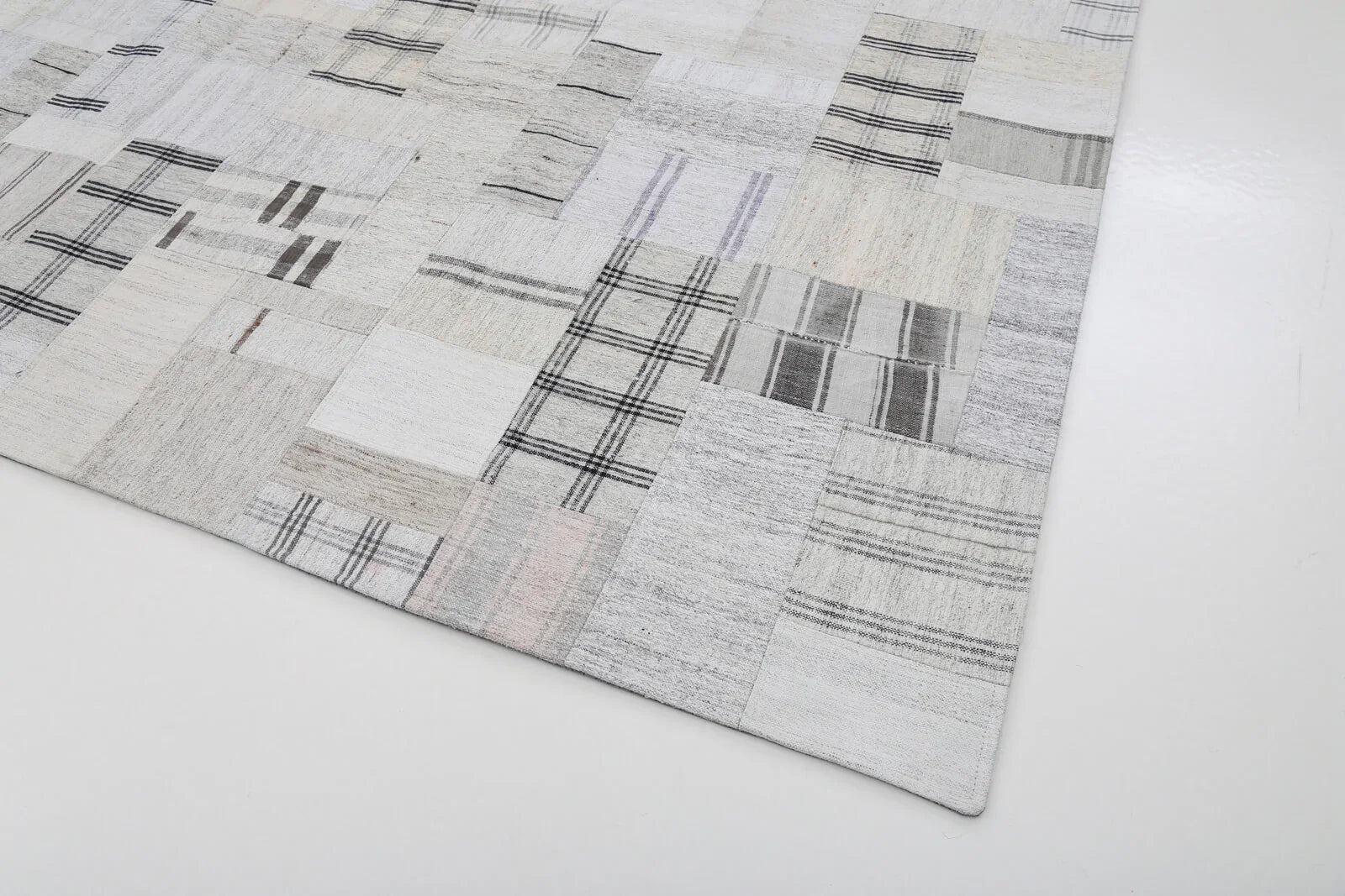 Kırk Yama Bej Patchwork Pamuk Yün El Dokuma Halısı 263x366 Agacan
