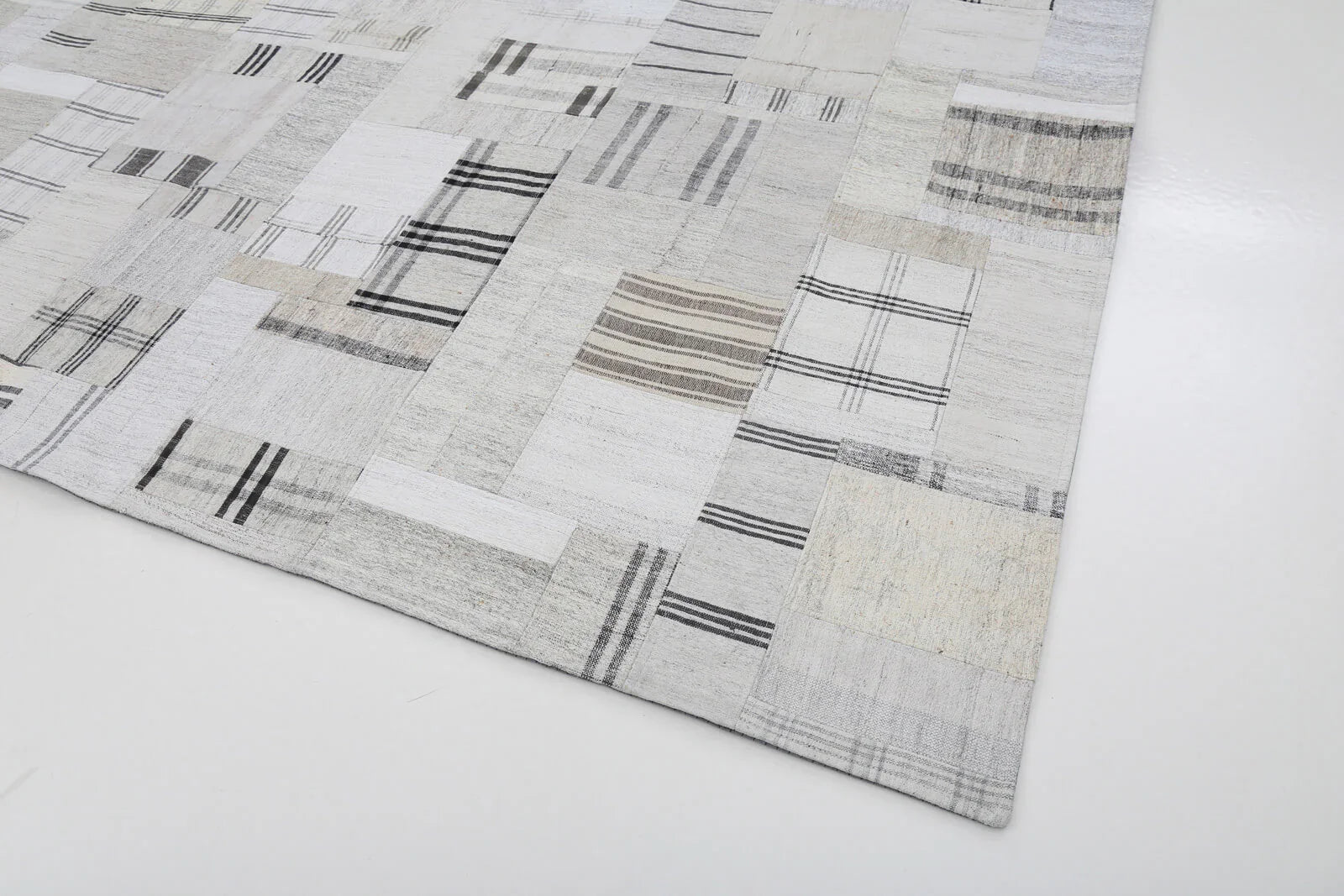 Kırk Yama Bej Patchwork Pamuk Yün El Dokuma Halısı 264x363 Agacan