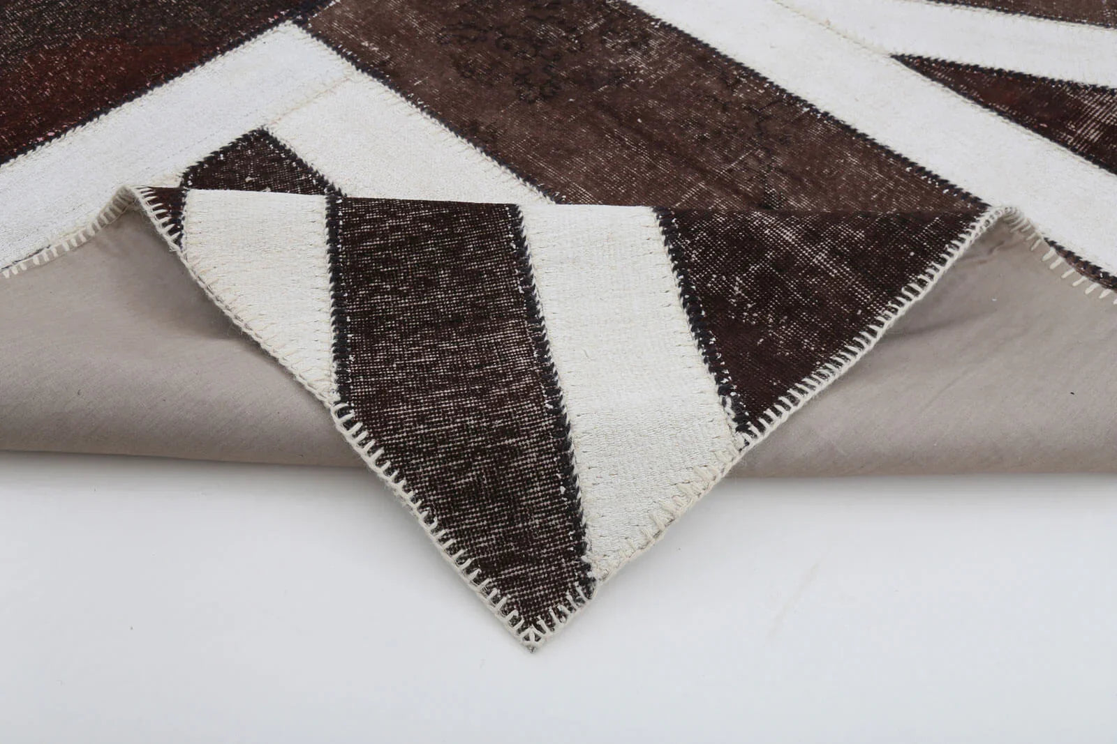 Flag Patchwork Kahverengi Figürlü Pamuk Yün El Dokuma Halısı 202x302 Agacan