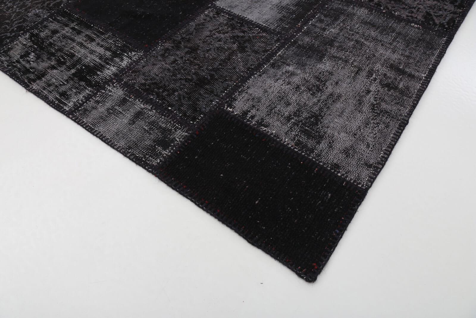 Flag Patchwork Siyah Figürlü Pamuk Yün El Dokuma Halısı 199x306 Agacan