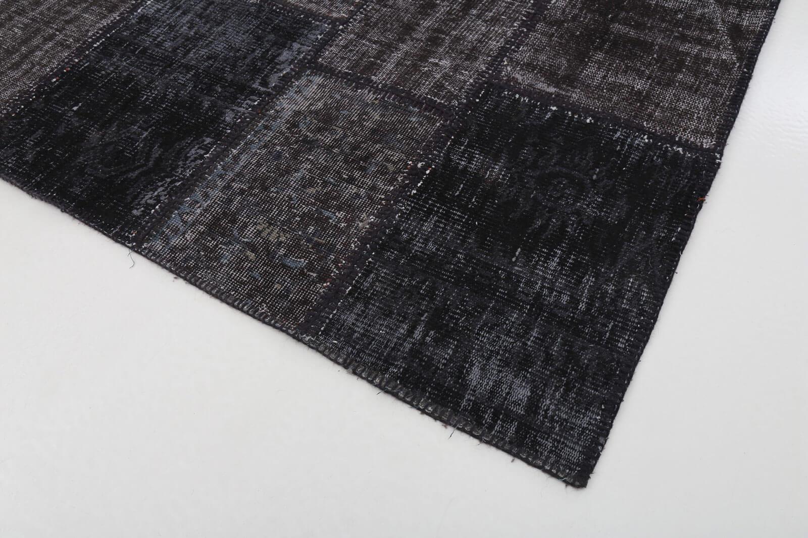 Flag Patchwork Siyah Figürlü Pamuk Yün El Dokuma Halısı 199x304 Agacan