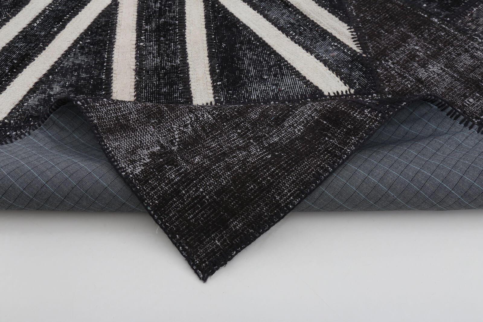 Flag Patchwork Siyah Figürlü Pamuk Yün El Dokuma Halısı 199x304 Agacan