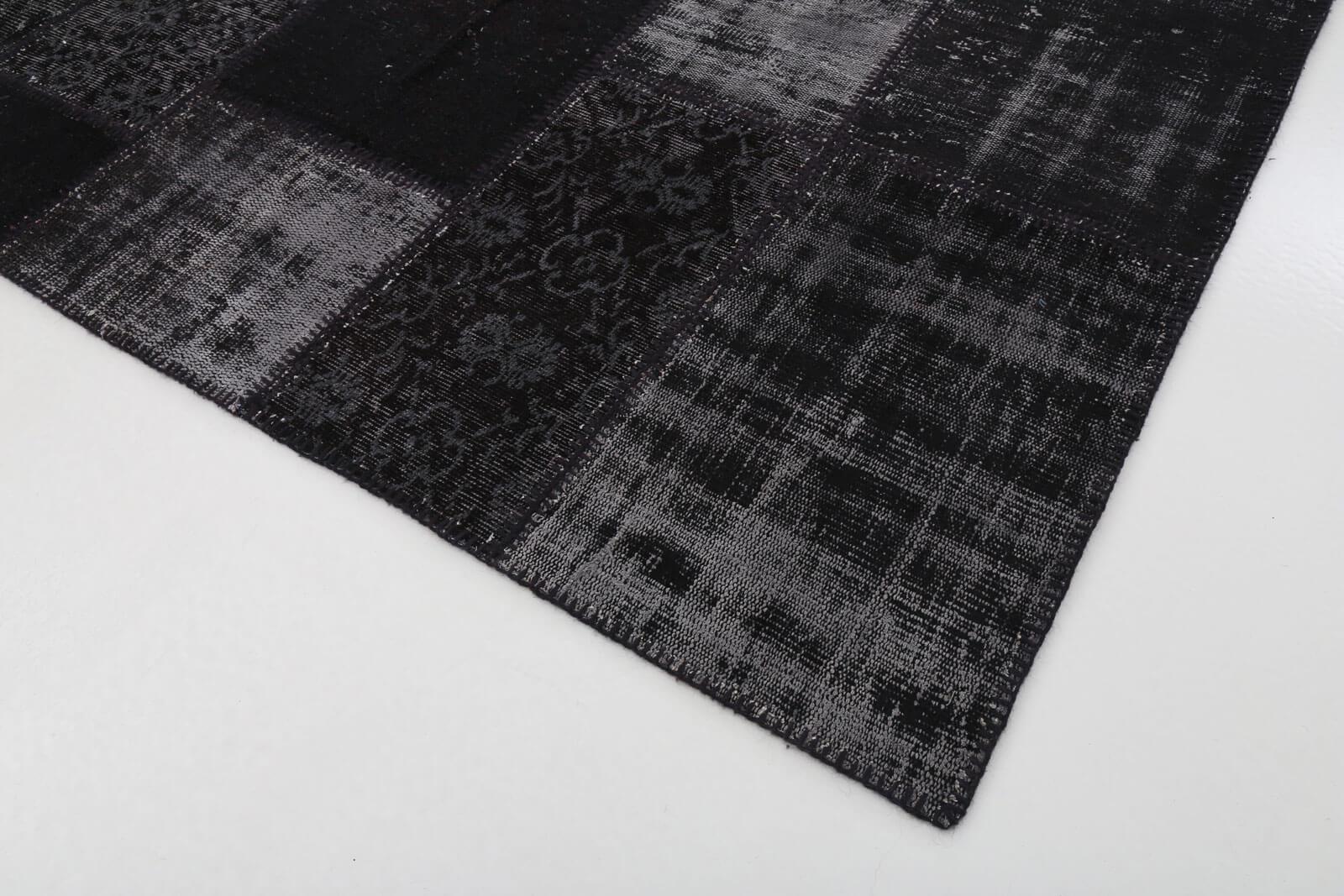 Flag Patchwork Siyah Figürlü Pamuk Yün El Dokuma Halısı 199x305 Agacan