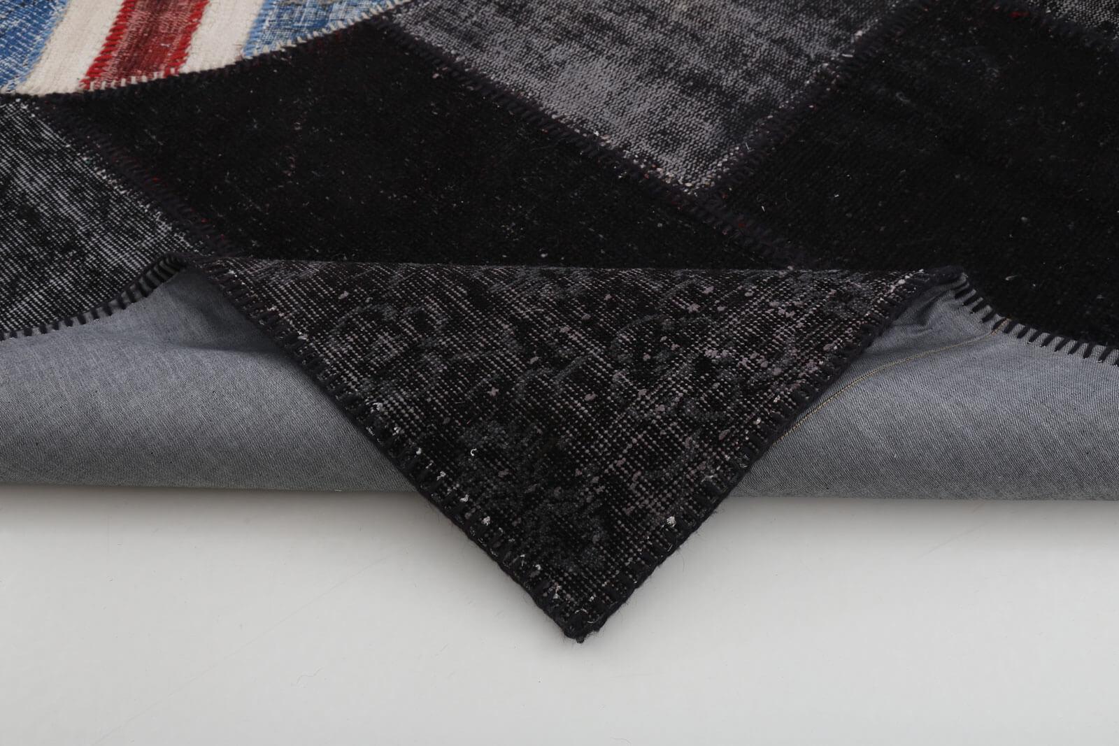 Flag Patchwork Siyah Figürlü Pamuk Yün El Dokuma Halısı 199x305 Agacan