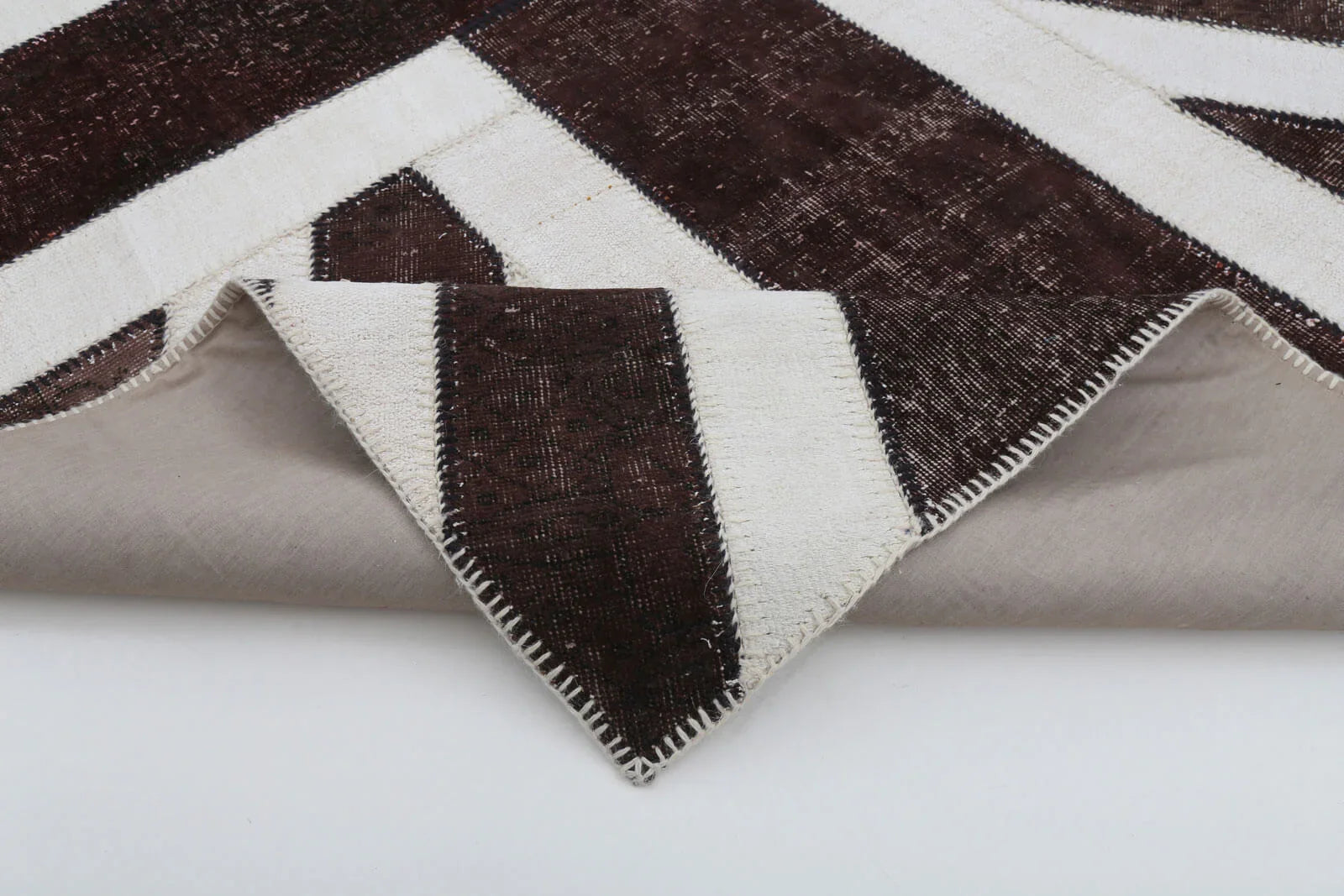 Flag Patchwork Kahverengi Figürlü Pamuk Yün El Dokuma Halısı 203x302 Agacan