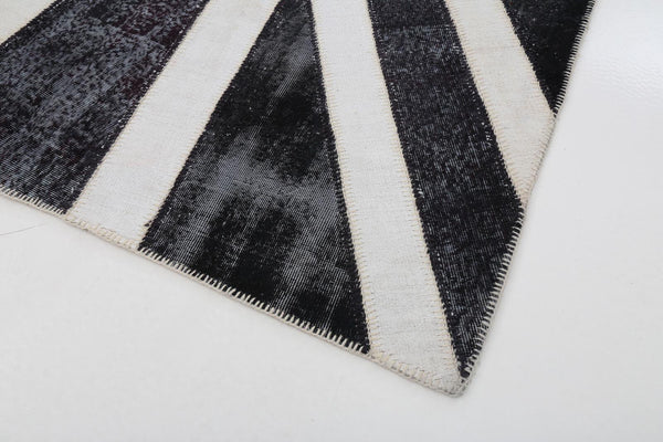 Flag Patchwork Siyah Figürlü Pamuk Yün El Dokuma Halısı 206x306 Agacan