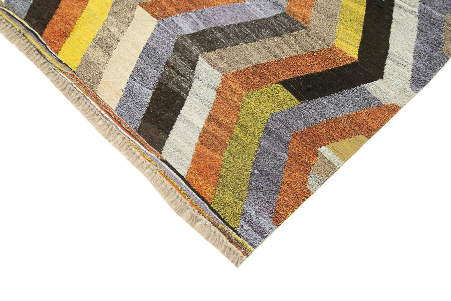 Multicolor Geometric Vintage Flatweave Kilim Rug 176x250 cm (5'9" x 8'2") – in the hallway