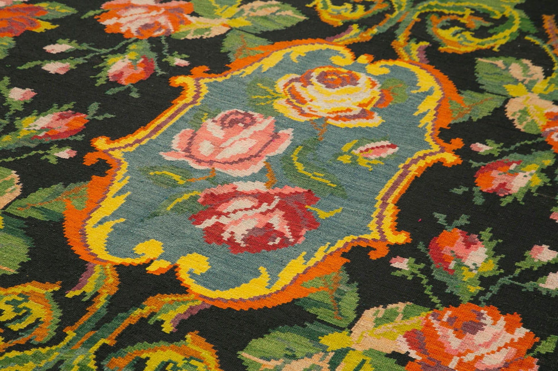 Moldovian Floral Siyah Çiçekli Pamuk Keçi Tüyü Yün El Dokuma Halısı 200x403 Agacan