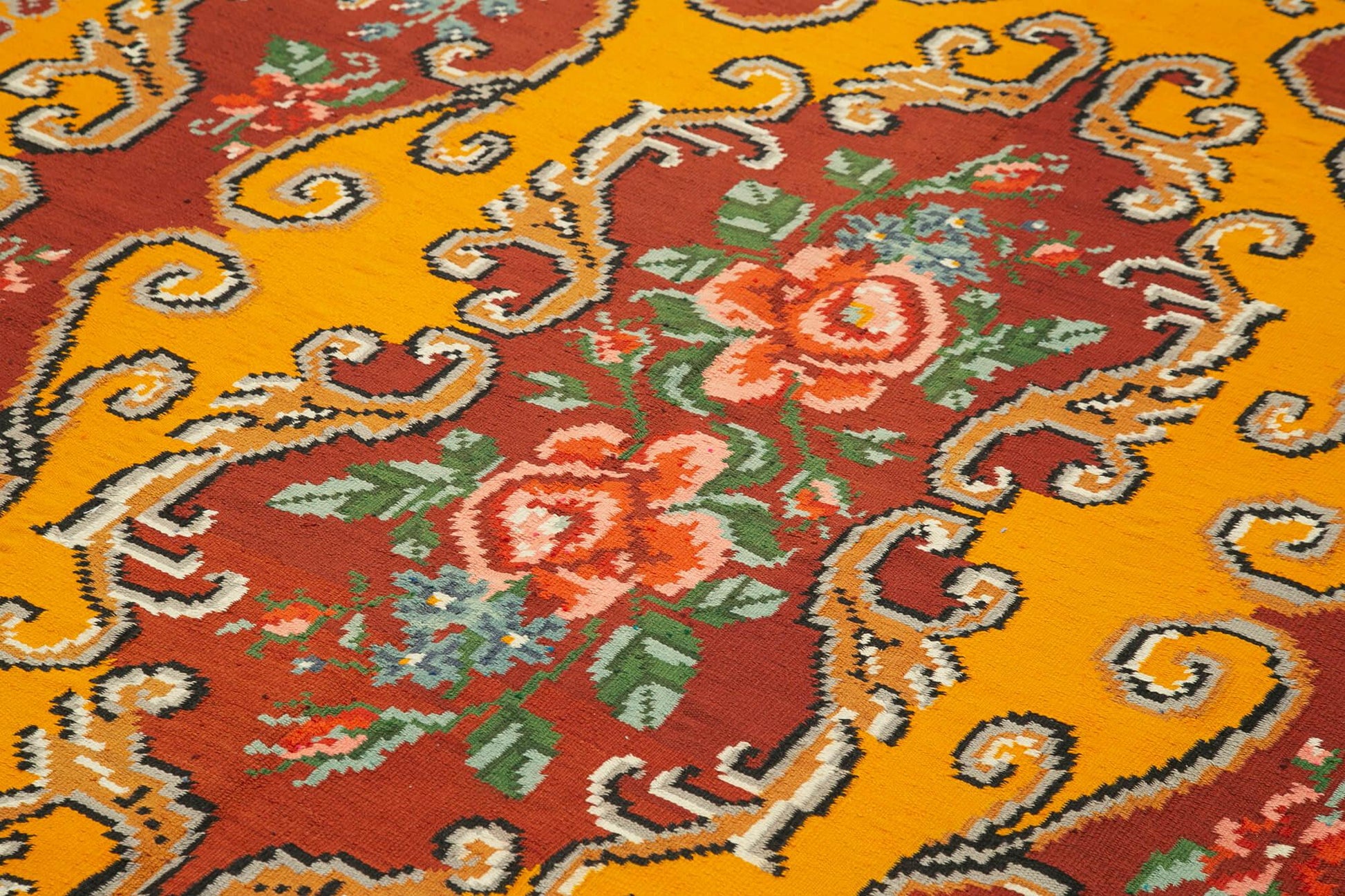 Moldovian Floral Kırmızı Çiçekli Pamuk Yün Keçi Tüyü El Dokuma Halısı 192x275 Agacan