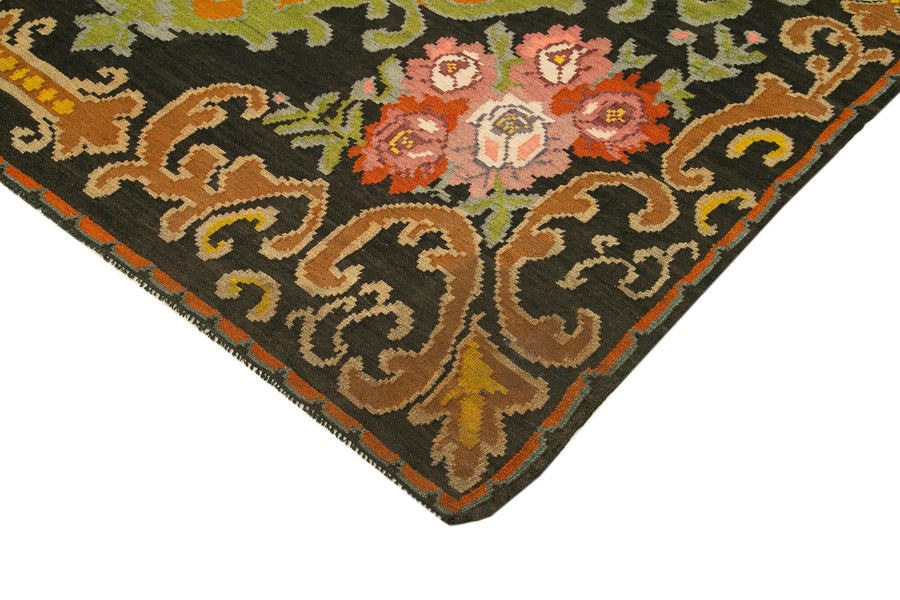 Vintage Black & Yellow Floral Flatweave Kilim Rug 208x330 cm (6'10" x 10'10") – in the living room