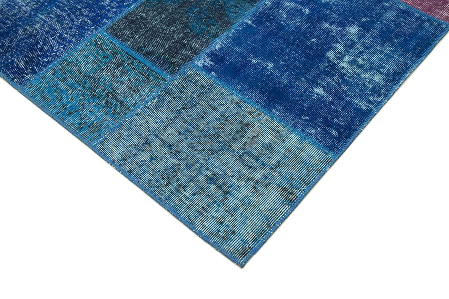 Blue and Turquoise Geometric Patchwork Rug 203x300 cm (6'8" x 9'10") – in the living room