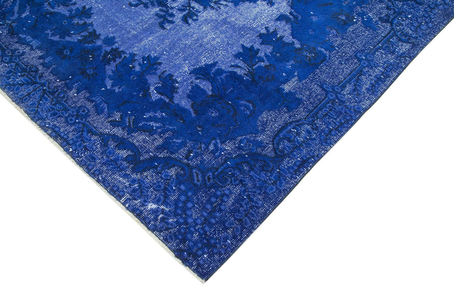 Blue Medallion Hand-Knotted Turkish Rug 174x273 cm (5'9" x 8'11") – in the living room