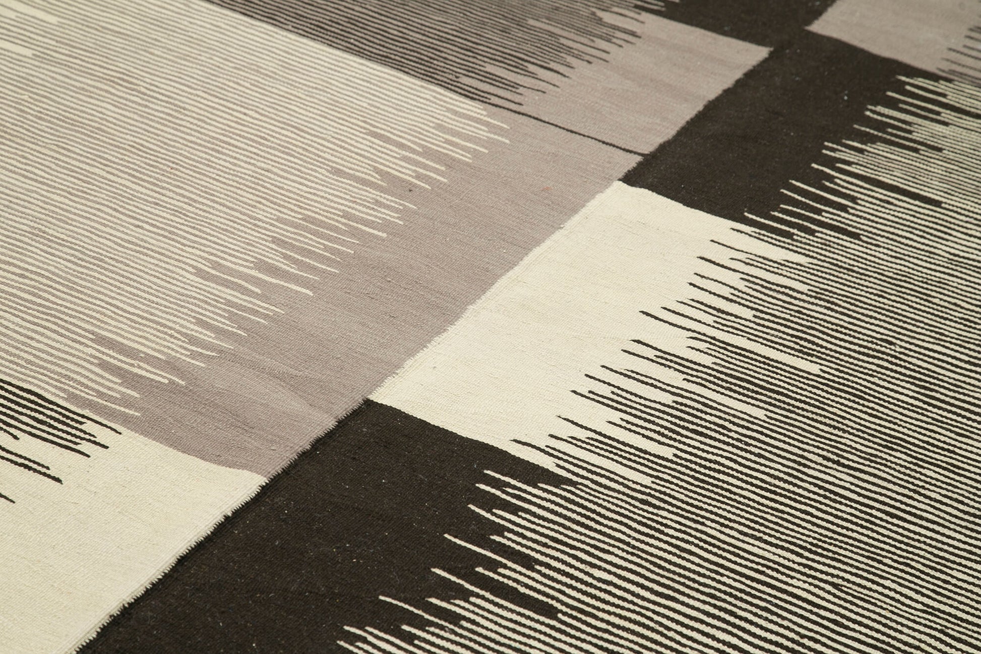 Scrap Siyah Geometrik Pamuk Yün El Dokuma Halısı 215x325 Agacan