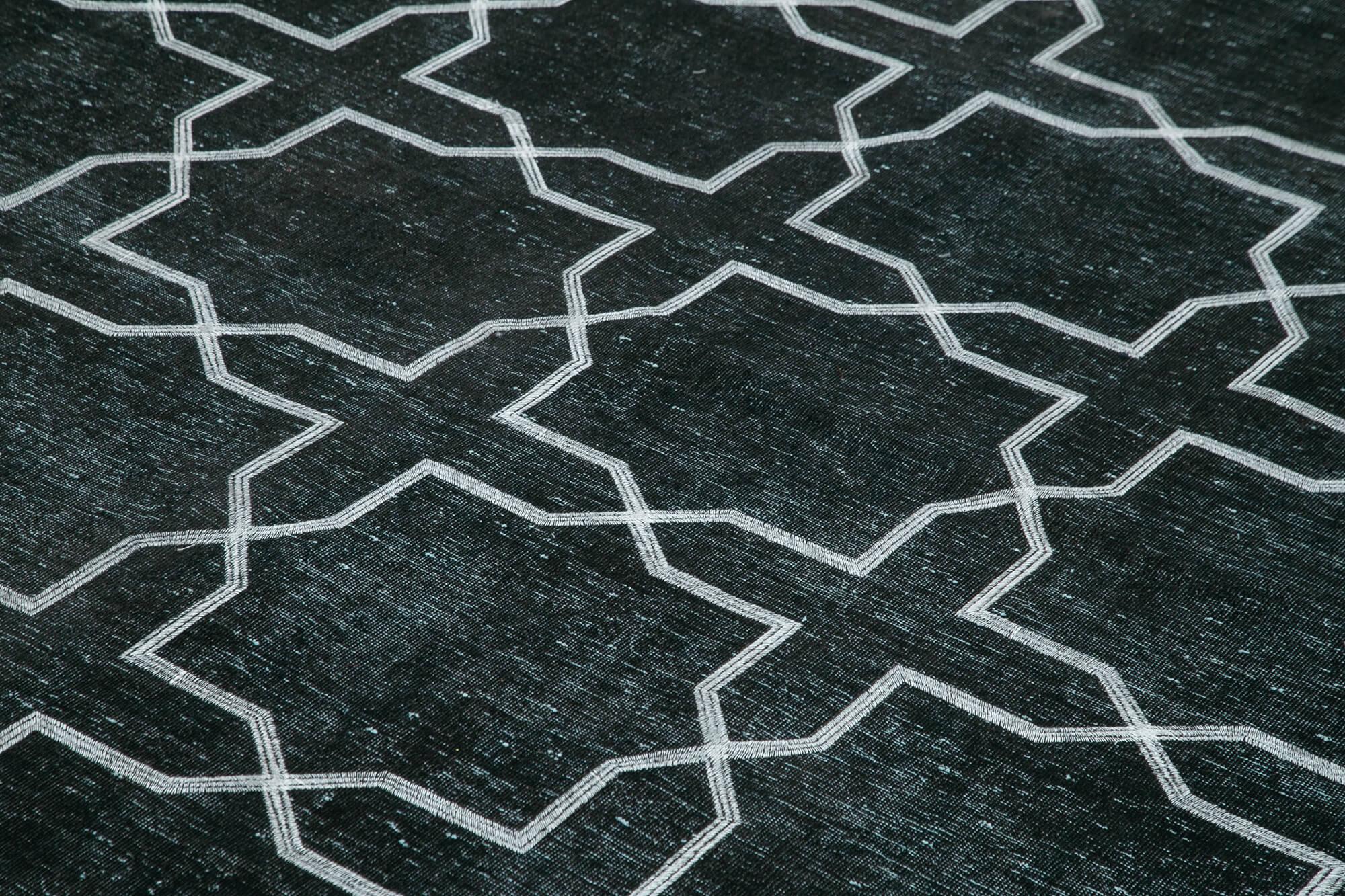 Geometric Carpet Siyah Geometrik Pamuk Yün El Dokuma Halısı 300x403 Agacan