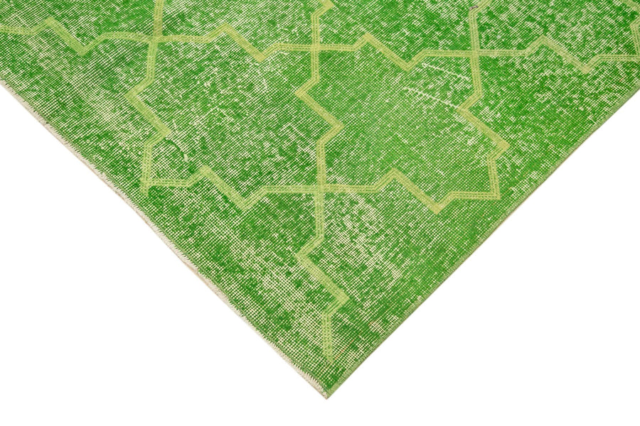 Green Geometric Vintage Turkish Area Rug 144x280 cm (4'9" x 9'2") – in the hallway