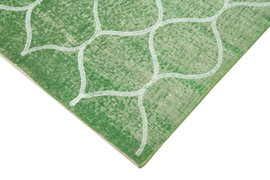 Green & White Geometric Vintage Turkish Rug 117x193 cm (3'10" x 6'4") – in the living room