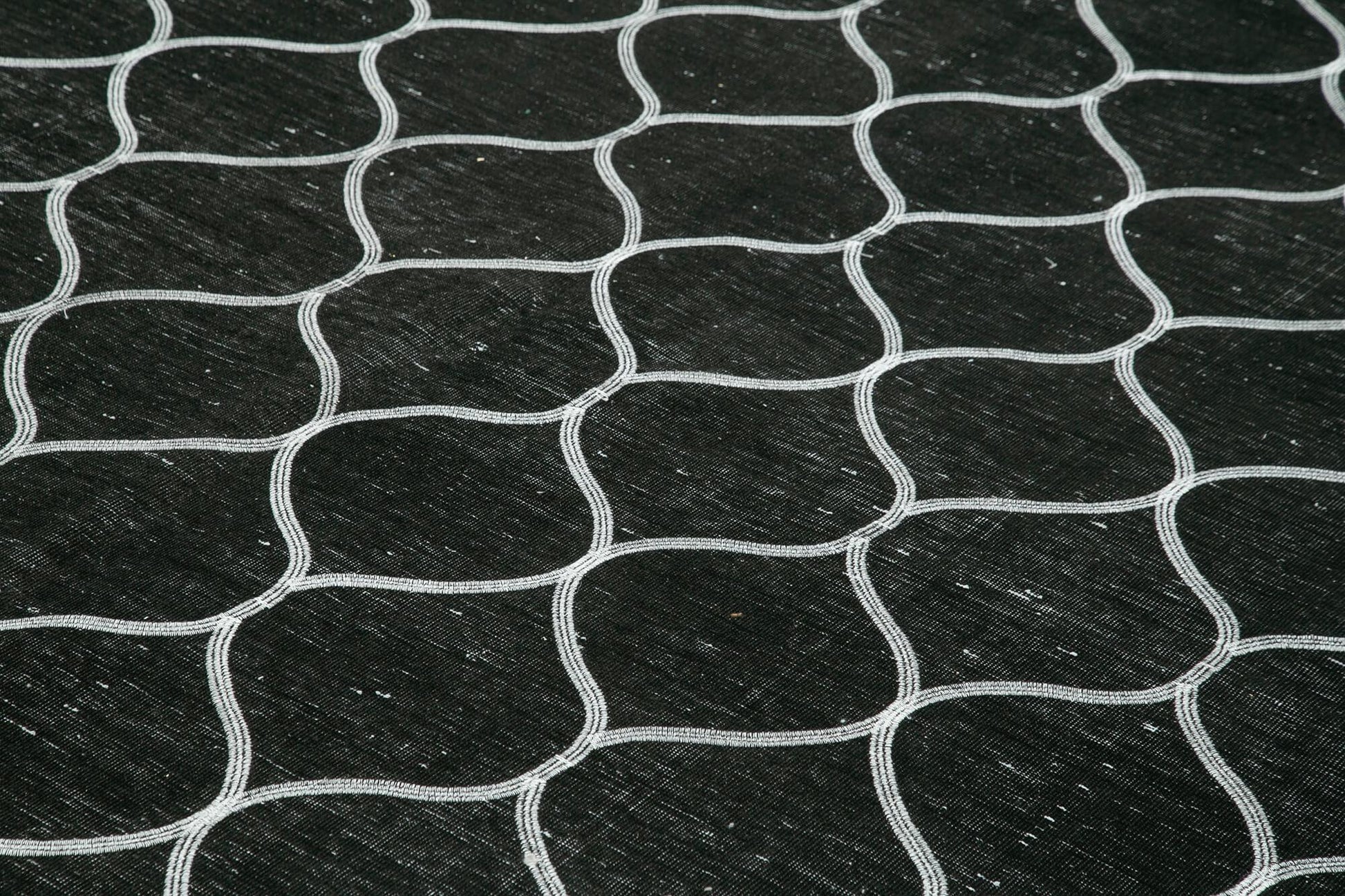 Geometric Carpet Siyah Geometrik Pamuk Yün El Dokuma Halısı 293x387 Agacan