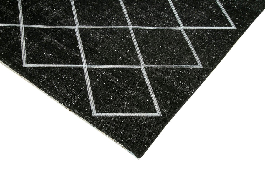 Large Black & White Geometric Hand-Knotted Wool Rug 256x387 cm (8'5" x 12'8") – in the living room