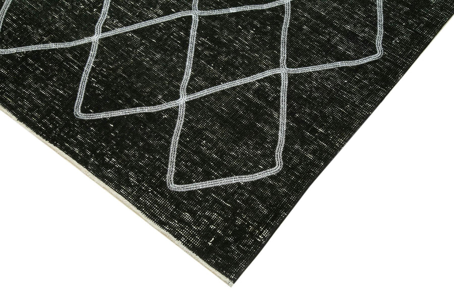 Vintage Black and White Geometric Hand-Knotted Runner Rug 144x374 cm (4'9" x 12'3") – in the living room