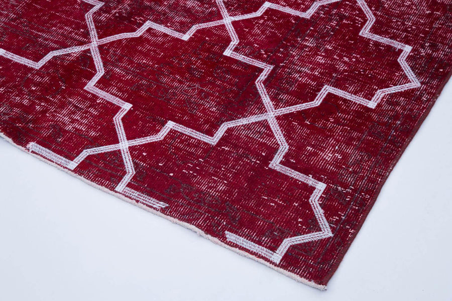 Burgundy and White Geometric Vintage Runner Rug 140x344 cm (4'7" x 11'3") – in the hallway