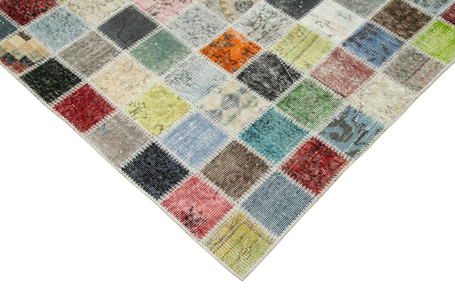 Multicolor Geometric Patchwork Rug, One-of-a-Kind 257x350 cm (8'5" x 11'6") – in the living room