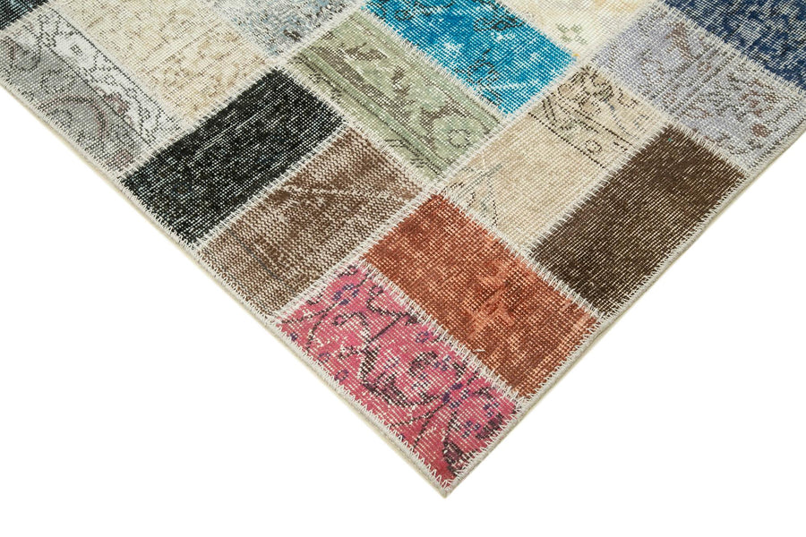 Multicolor Geometric Vintage Patchwork Rug 263x350 cm (8'8" x 11'6") – in the living room