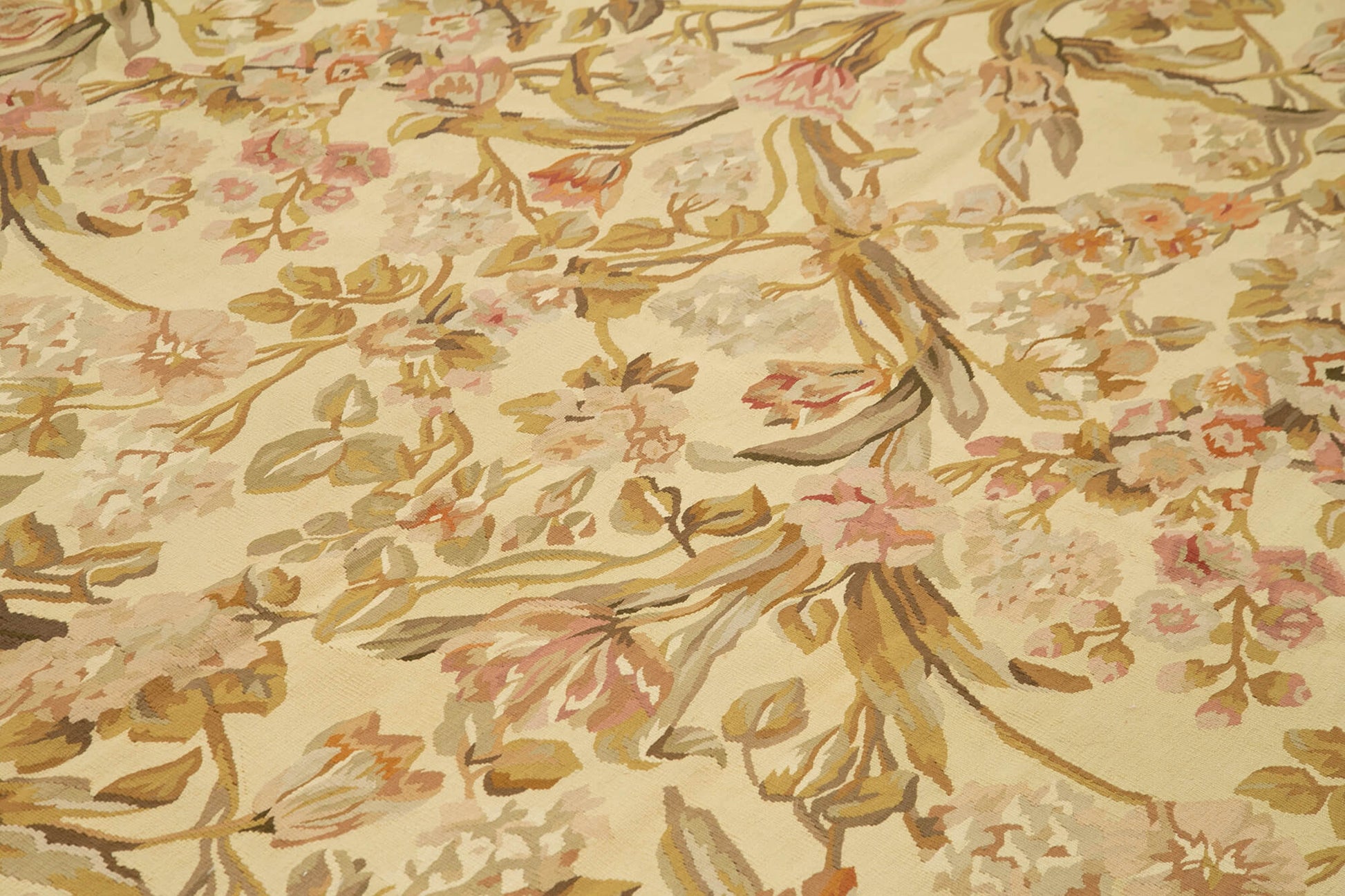 Aubusson Floral Bej Çiçekli Pamuk Yün El Dokuma Halısı 268x366 Agacan