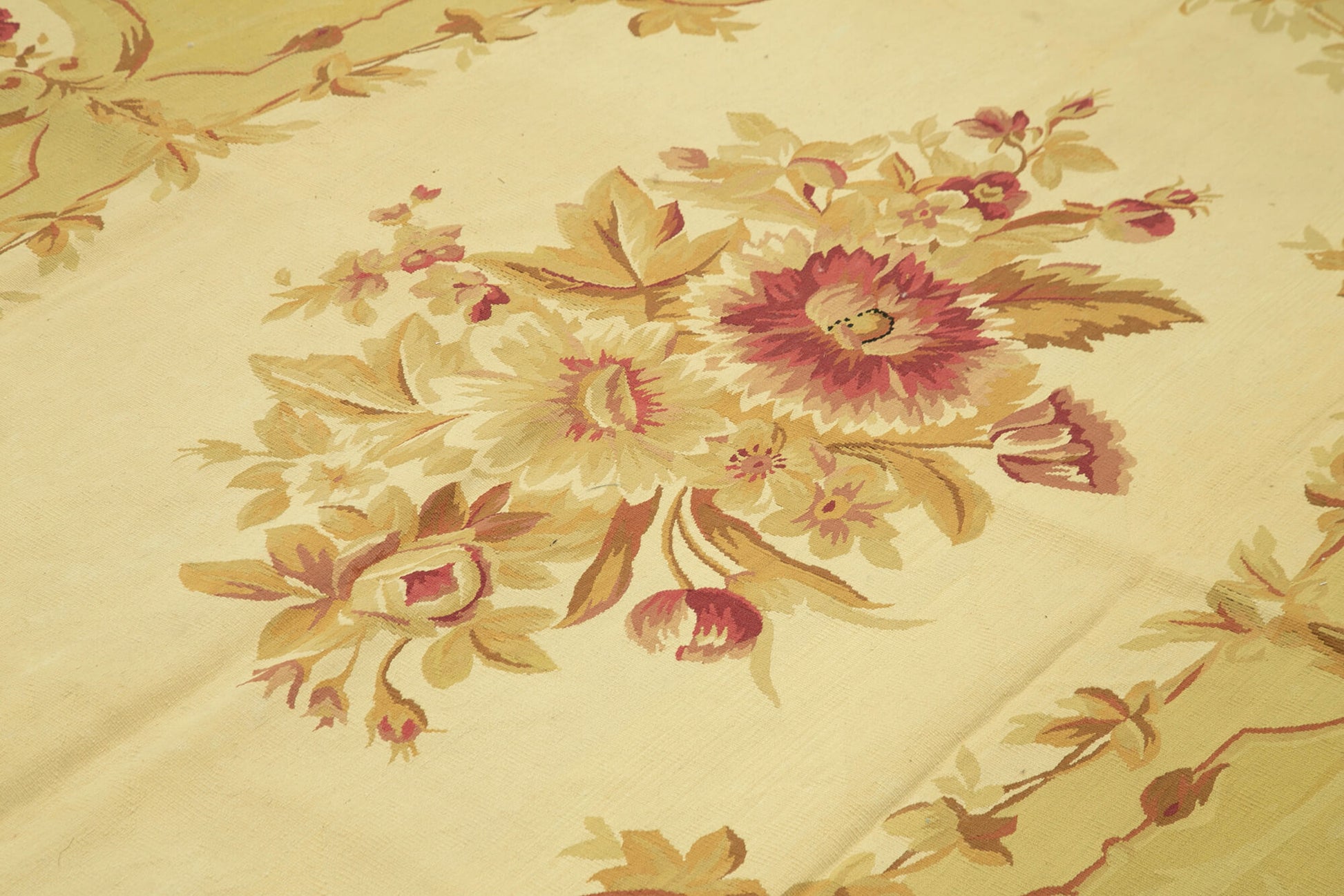Aubusson Floral Sarı Çiçekli Pamuk Yün El Dokuma Halısı 265x363 Agacan
